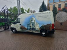Правительство Ленинградской области передало Курской епархии мобильную часовню