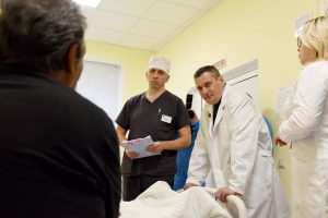 Четверых раненых при атаке украинских БПЛА курян отправили на лечение в Москву