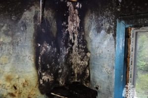 В Курской области оставленная без присмотра свеча привела к пожару