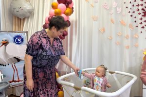 За малышами присмотрит няня