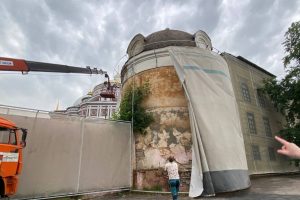 Здания продолжают ветшать