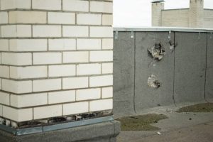 В Курске утром 19 июня обломки сбитого БПЛА повредили дом и три машины