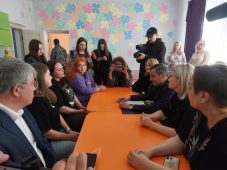 Александр Хинштейн проверил работу дома-интерната в Железногорске