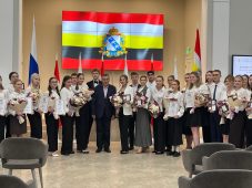 В Курской области 29 школьников получили почетные знаки и дипломы «Я – курянин»