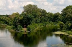 В Курске в русле Сейма установили Поклонный крест