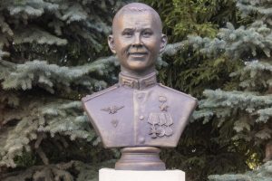 В Курчатове поставят памятник герою