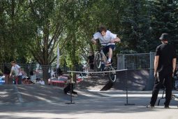 В молодёжном центре «Гелиос» продолжает свою работу школа скейтбординга