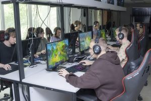 Играешь? Поступаешь!