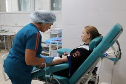 Сотрудники курской полиции сдали кровь в рамках акции «Равнение на добро»