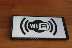 В Курске работают 16 точек бесплатного Wi-Fi в парках и на главных площадях города