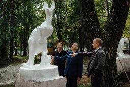 Александр Хинштейн проверил ход благоустройства общественных пространств