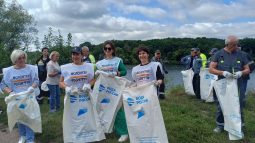 В Курске экоактивисты собрали 5 кубометров мусора на берегу Сейма