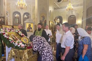 Курск посетил ковчег с мощами святителя Тихона