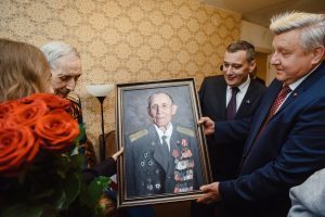 История лётчика станет книгой