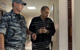 Курянину, зарезавшему бабушку и брата, назначили 19 лет строгого режима