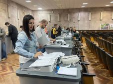 В Курске обучили операторов для обработки избирательных бюллетеней