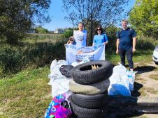 В Курске провели субботник на Стрелецком озере