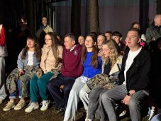 Александр Хинштейн посетил прощальный костер лагеря «Первых»