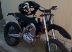 Курский подросток катался на мотоцикле со сломанным колесом