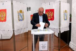 В городах Курской области голосуют Почётные граждане