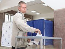 В ЛНР проходит досрочное голосование на выборах губернатора Курской области