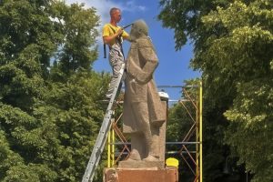 Памятники Ленину обновили