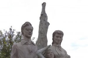 Пионеры вернутся на место