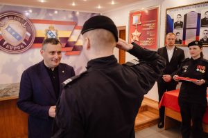 Александр Хинштейн поздравил росгвардейцев с профессиональным праздником