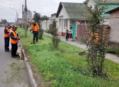 В Курске почти 100 человек убирают улицы