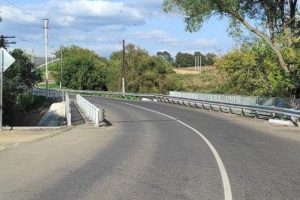 В Курской области отремонтировали мост через ручей Фатежик