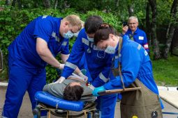 Курских медиков наградили медалью Луки Крымского