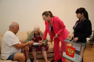 В Курске на дому проголосовала ветеран Великой Отечественной войны Надежда Есина
