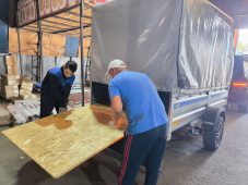 Партийцы помогают военным обустраивать быт