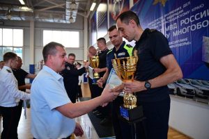 Курские полицейские взяли «бронзу» на чемпионате МВД по служебному многоборью