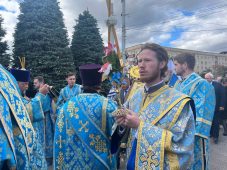 Главная святыня Курской области прибыла в Знаменский монастырь