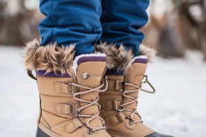 Житель Курчатова украл детскую обувь из пункта выдачи