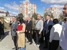 В Курске на Советской открыли сквер в честь героя