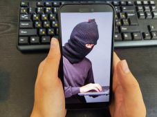 Две курянки отправили мошенникам почти миллион рублей, поверив в лёгкий заработок на криптобирже