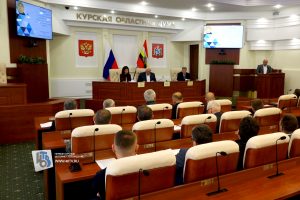 Комитет Курской облдумы выслушал отчет врио министра ЖКХ Мулевина