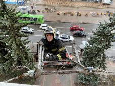 В Курске огнеборцы тренировались тушить пожар без воды