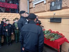 В Курске открыли доску памяти сотруднику ОМОН «Финист»