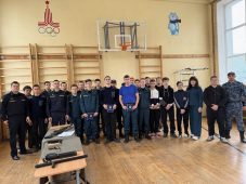 Курские судебные приставы провели кадетам урок мужества