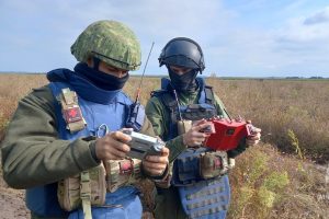 Обезвредить поле помогает робот