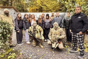 К «Барсам» – на экскурсию