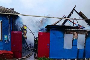 В Курской области горел дом семьи с восьмью детьми