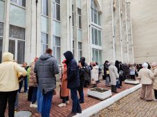 Куряне выстроились в очередь за билетами на «Ревизора» с Машковым