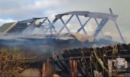 Во Льговском районе сгорели шесть хозяйственных построек