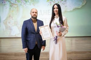 В Курской области наградили участниц проекта «Деловая мама» в День матери