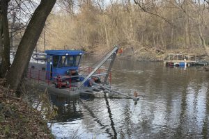 Земснаряд заработал с амфибией