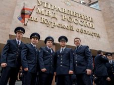 Александр Хинштейн поздравил курских полицейских с праздником